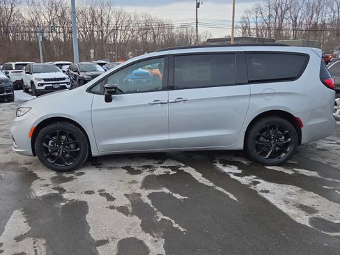 New 2026 Chrysler Pacifica Select w/ S Appearance Package image 7