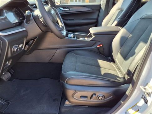 New 2025 Jeep Grand Cherokee L Altitude image 8