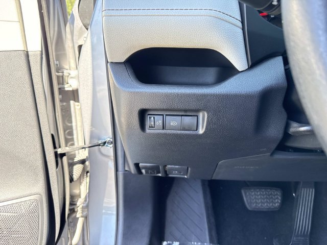 Used 2021 Toyota RAV4 XLE FWD image 31