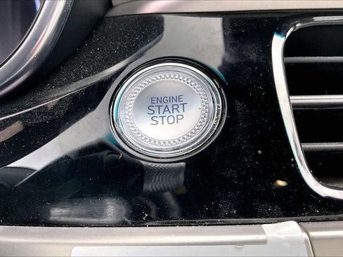 Used 2025 Genesis G70 2.5T image 31