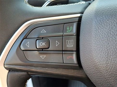 Used 2023 Jeep Grand Cherokee L Laredo image 21