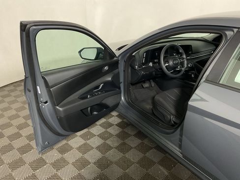 New 2026 Hyundai Elantra SE FWD image 17