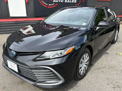 Used 2022 Toyota Camry LE FWD image 1