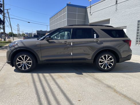 New 2027 Ford Explorer ST-Line AWD/4WD image 7