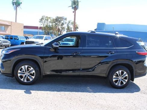 Used 2022 Toyota Highlander XLE AWD/4WD image 10