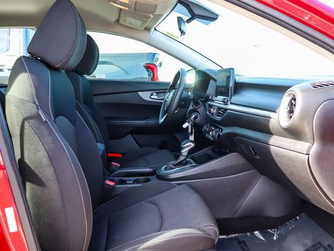 Used 2019 Kia Forte LXS image 17
