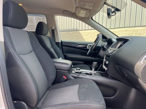 Used 2018 Nissan Pathfinder SV w/ SV Tech Package AWD/4WD image 11