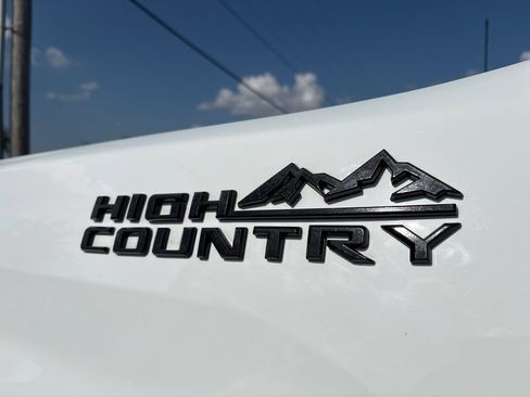 Used 2023 Chevrolet Silverado 2500 High Country w/ Technology Package AWD/4WD image 12