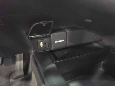 Used 2019 Toyota Camry FWD image 25