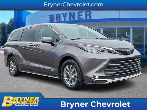 Used 2021 Toyota Sienna XLE image 1