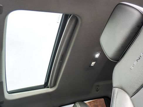 Used 2024 GMC Sierra 3500 Denali AWD/4WD image 8