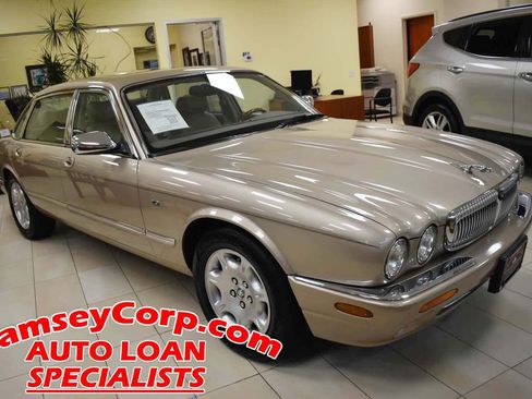 Used 2001 Jaguar XJ RWD image 2