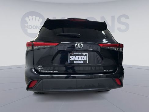 Used 2023 Toyota Highlander XLE AWD/4WD image 10