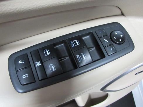 Used 2019 Jeep Grand Cherokee Overland AWD/4WD image 20