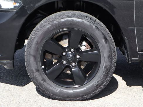 Used 2018 RAM 1500 Express w/ Black Ram 1500 Express Group RWD image 39