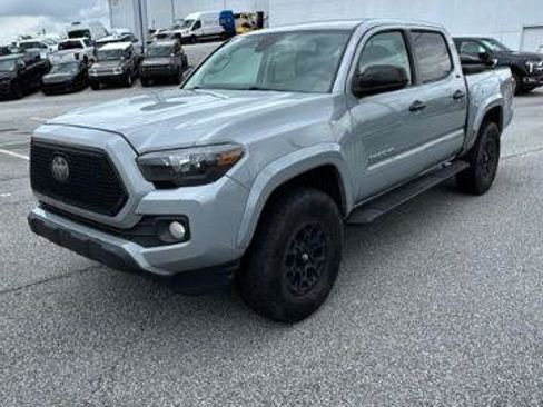 Used 2019 Toyota Tacoma SR5 RWD image 2