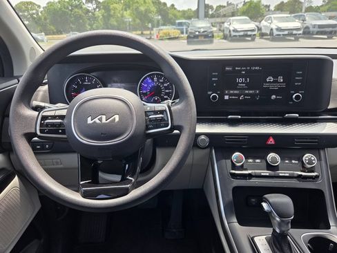 Used 2022 Kia Carnival LX FWD image 13
