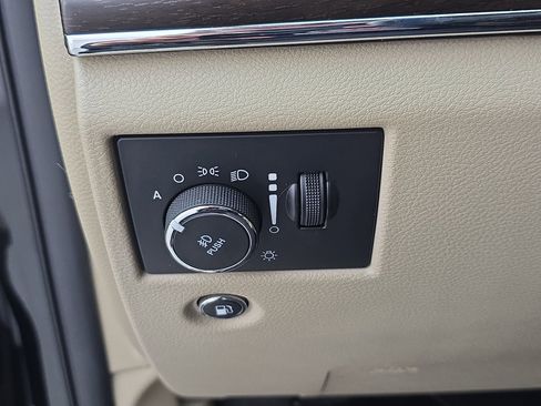 Used 2018 Jeep Grand Cherokee Limited w/ Trailer Tow Group IV image 24