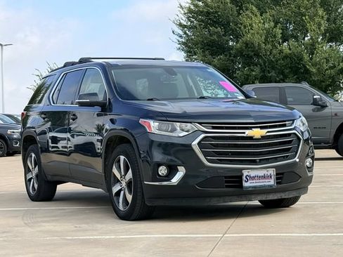 Used 2021 Chevrolet Traverse LT w/ LT Premium Package AWD/4WD image 3
