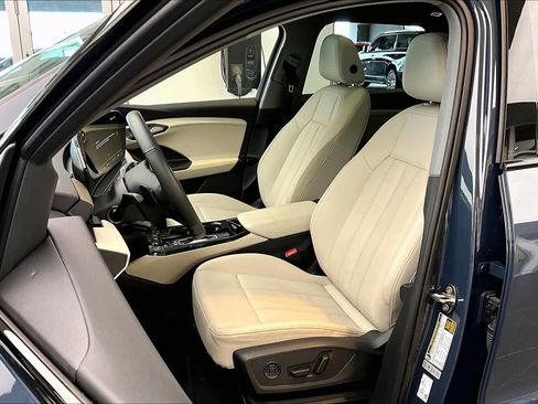 Certified 2025 Audi Q6 e-tron Premium w/ Convenience Package image 7