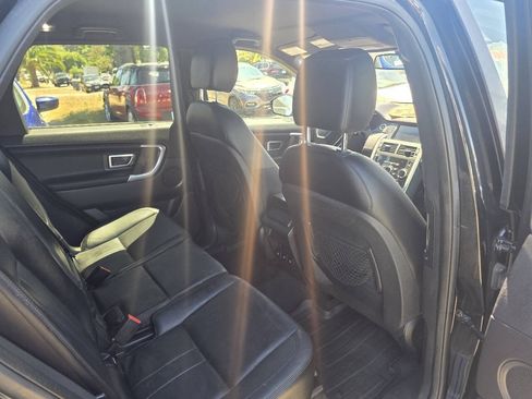 Used 2019 Land Rover Discovery Sport SE AWD/4WD image 17