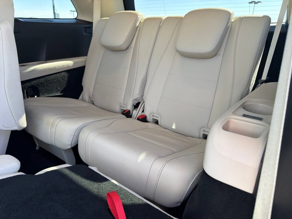 Used 2024 Mercedes-Benz GLS 450 4MATIC image 35