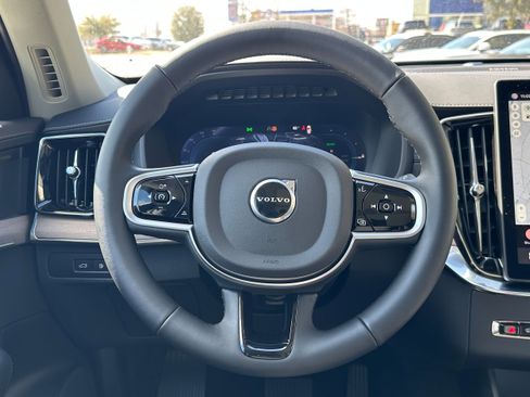 Certified 2025 Volvo XC90 T8 Plus w/ Protection Package Premier image 13