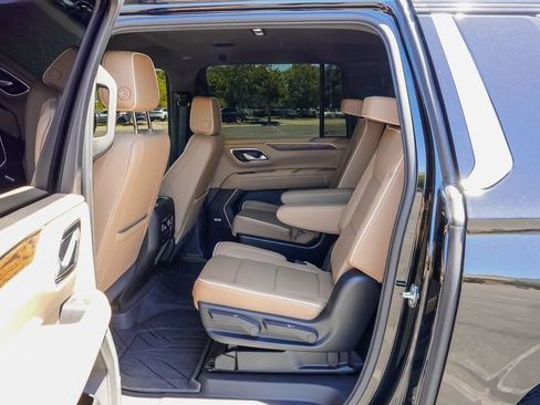 Used 2024 Chevrolet Suburban Premier AWD/4WD image 13