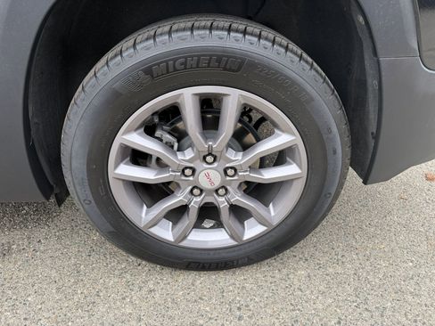 Used 2024 GMC Terrain SLT image 25