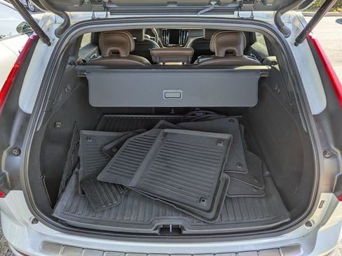 Used 2022 Volvo XC60 T8 Inscription w/ Advanced Package image 18