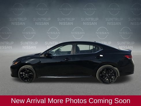 Used 2024 Nissan Sentra SR w/ SR Premium Package image 3