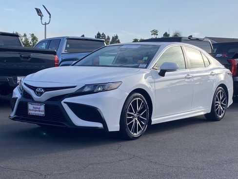 Certified 2021 Toyota Camry SE w/ Convenience Package FWD image 6