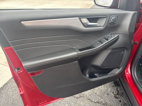 Used 2023 Ford Escape Platinum image 27