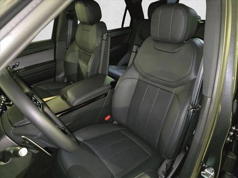Used 2025 Land Rover Range Rover Sport SE AWD/4WD image 15