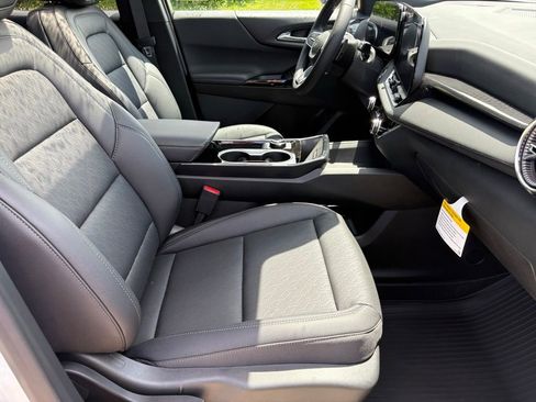 New 2026 Chevrolet Equinox LT w/ Convenience Package II FWD image 38