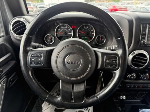 Used 2016 Jeep Wrangler Unlimited Sahara w/ Connectivity Group AWD/4WD image 19