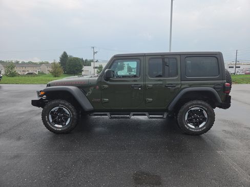 Used 2022 Jeep Wrangler Unlimited Rubicon w/ LED Lighting Group AWD/4WD image 11