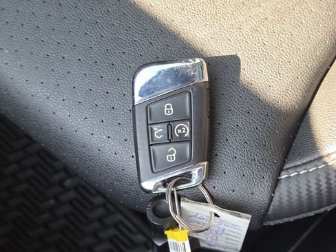 Used 2021 Volkswagen Atlas Cross Sport SE FWD image 37