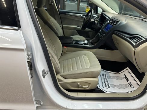 Used 2019 Ford Fusion SE FWD image 29