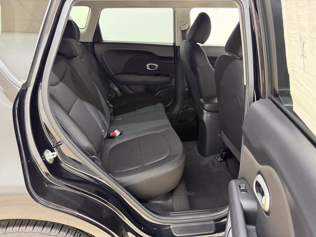 Used 2015 Kia Soul FWD image 14