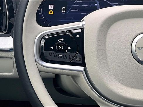 New 2026 Volvo XC60 B5 Ultra w/ Protection Package Premier AWD/4WD image 24