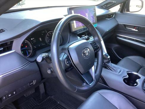 Certified 2023 Toyota Venza XLE AWD/4WD image 12