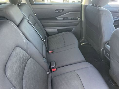 Used 2024 Nissan Pathfinder SV image 12