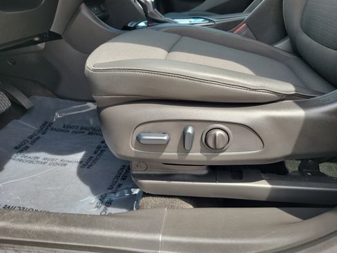 Used 2023 Buick Encore GX Select w/ Sport Touring Package FWD image 12