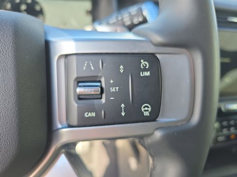 Used 2024 Land Rover Discovery Dynamic SE image 33