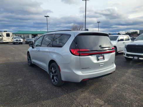 New 2026 Chrysler Pacifica Select w/ S Appearance Package image 13