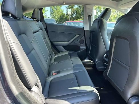Used 2024 Tesla Model Y Long Range AWD/4WD image 11