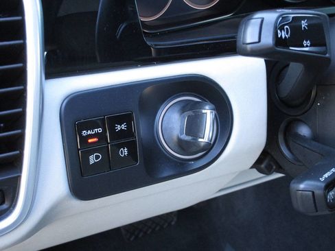 Used 2019 Porsche Cayenne image 24