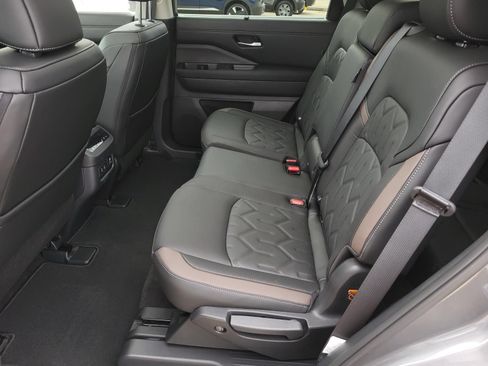New 2026 Nissan Pathfinder Platinum w/ Accent Package FWD image 16
