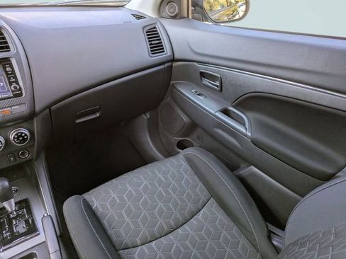 Used 2025 Mitsubishi Outlander Sport ES image 17